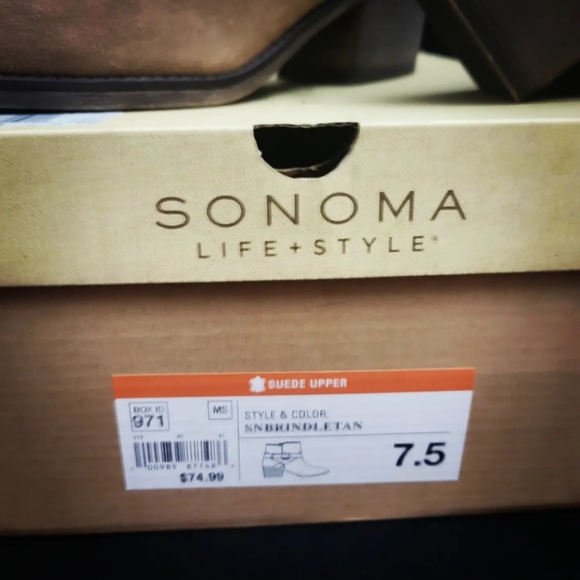 Boots - Picture 3 of 9